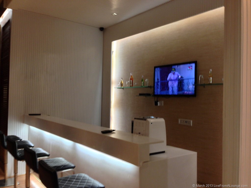 Something New: ICICI/Amex Altitude Lounge Mumbai Terminal 1A - Live from a Lounge1024 x 768
