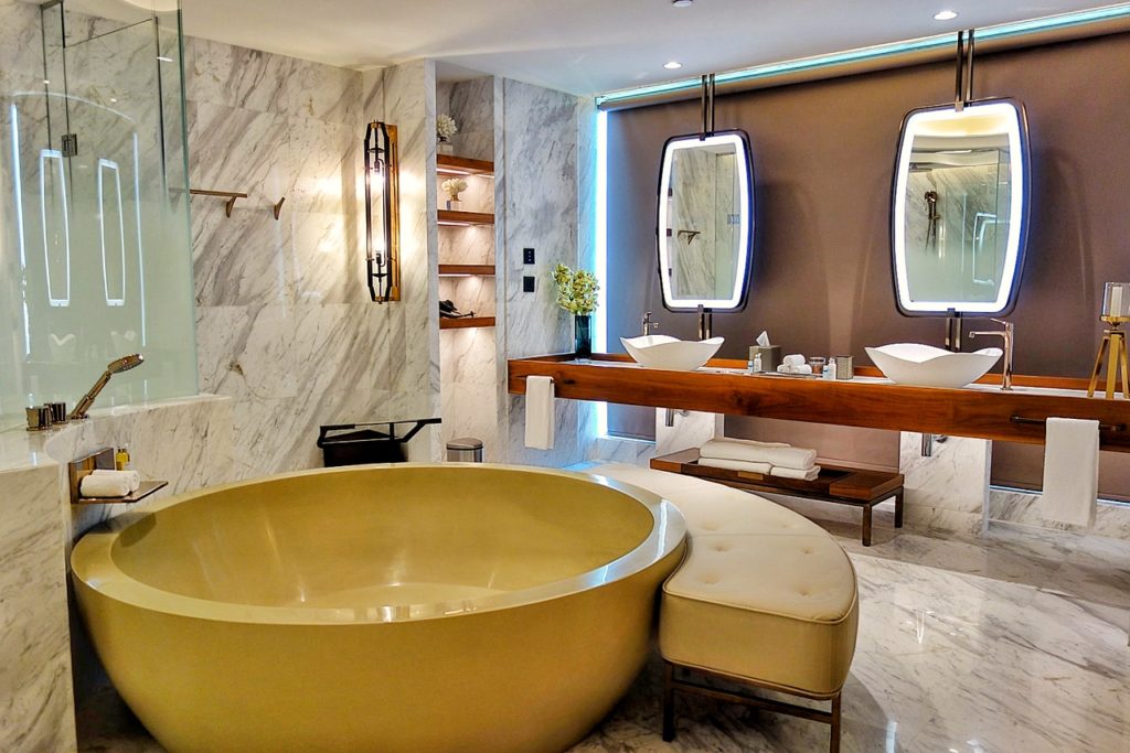 Grand Hyatt Kochi Bolgatty luxurious bathroom