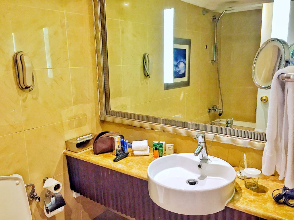 Hilton Abu Dhabi bathroom