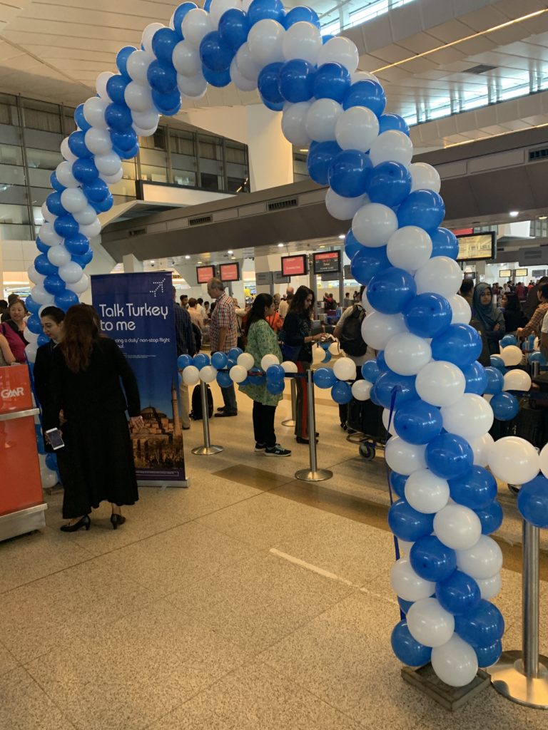 a blue and white balloon arch